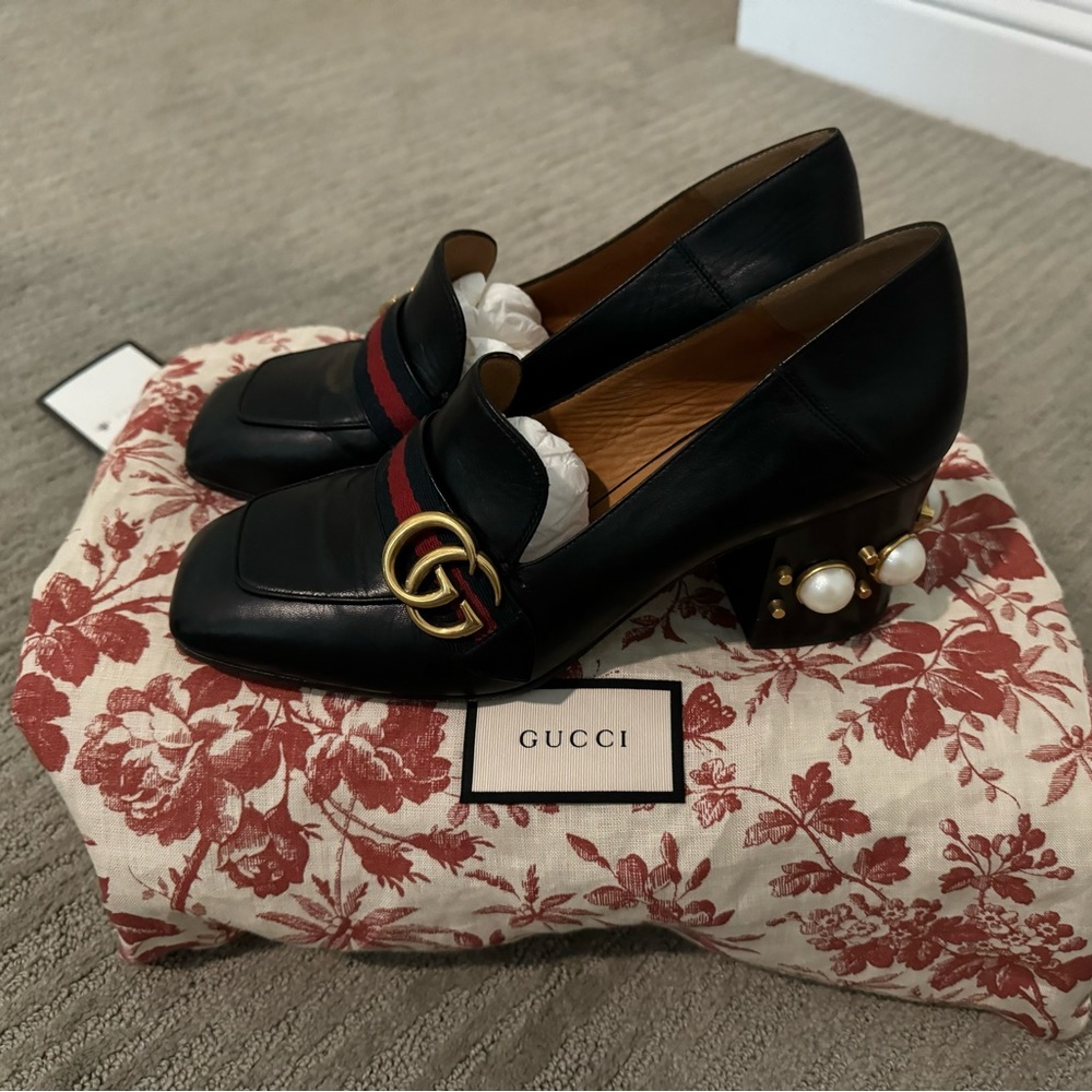 Gucci Black Peyton Leather Double G Pearl Embellished Loafer Pumps - Size 39